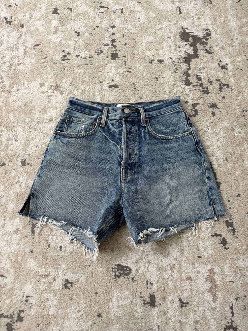 Agolde Riley High Rise Cut-Off Denim Shorts Size 25 - Picture 3 of 6
